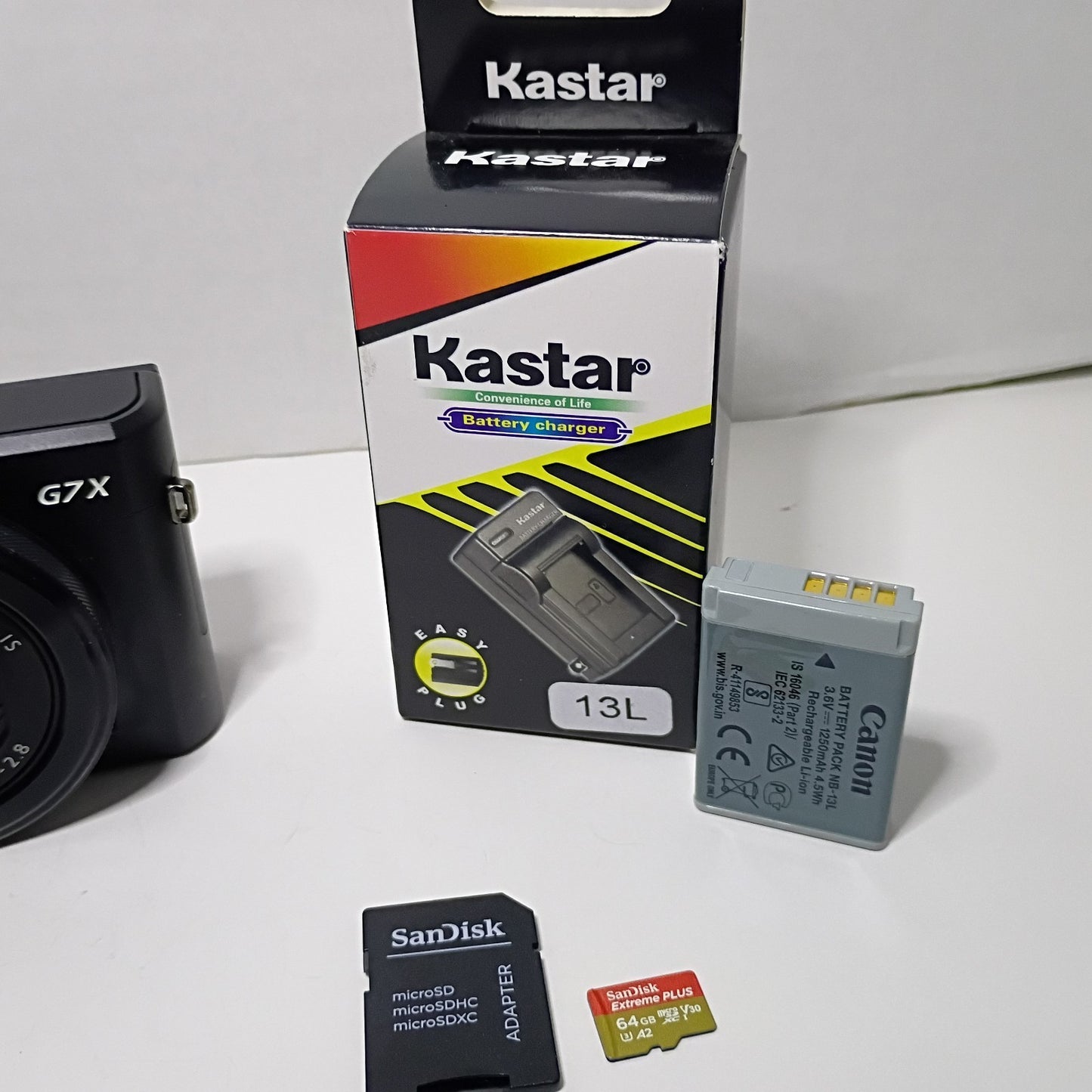 Canon PowerShot G7X Mark II Digital Camera with 3" Flip Screen