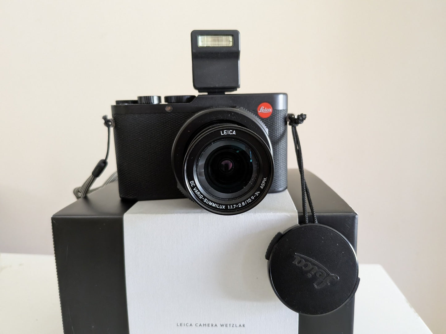 Leica D-Lux 8 - Near-New, Still in Warranty (Invoice Included)