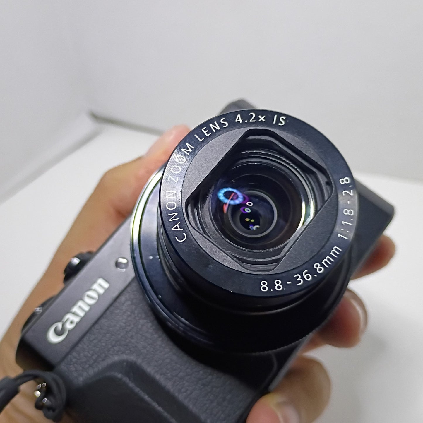 Canon PowerShot G7X Mark II Digital Camera with 3" Flip Screen
