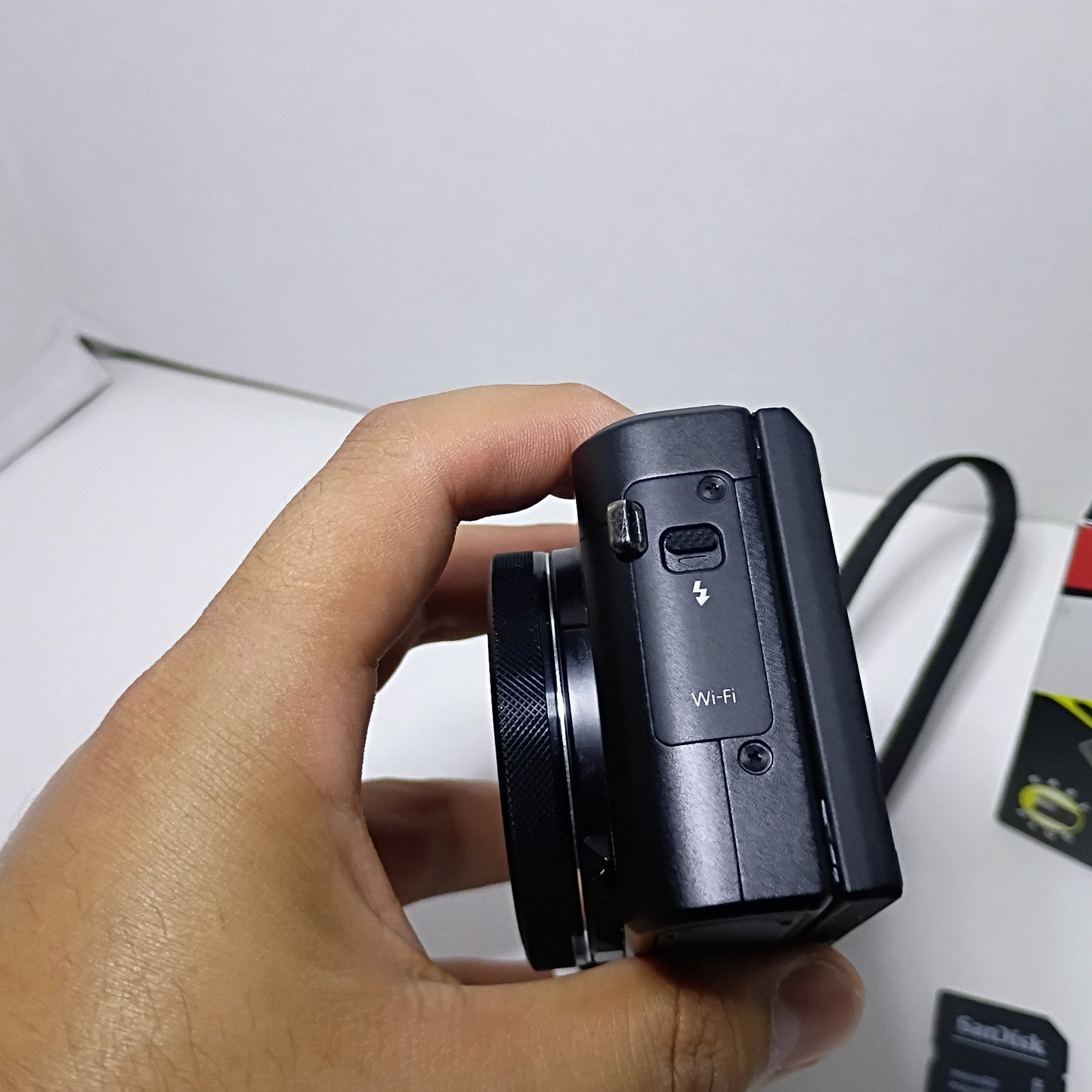 Canon PowerShot G7X Mark II Digital Camera with 3" Flip Screen