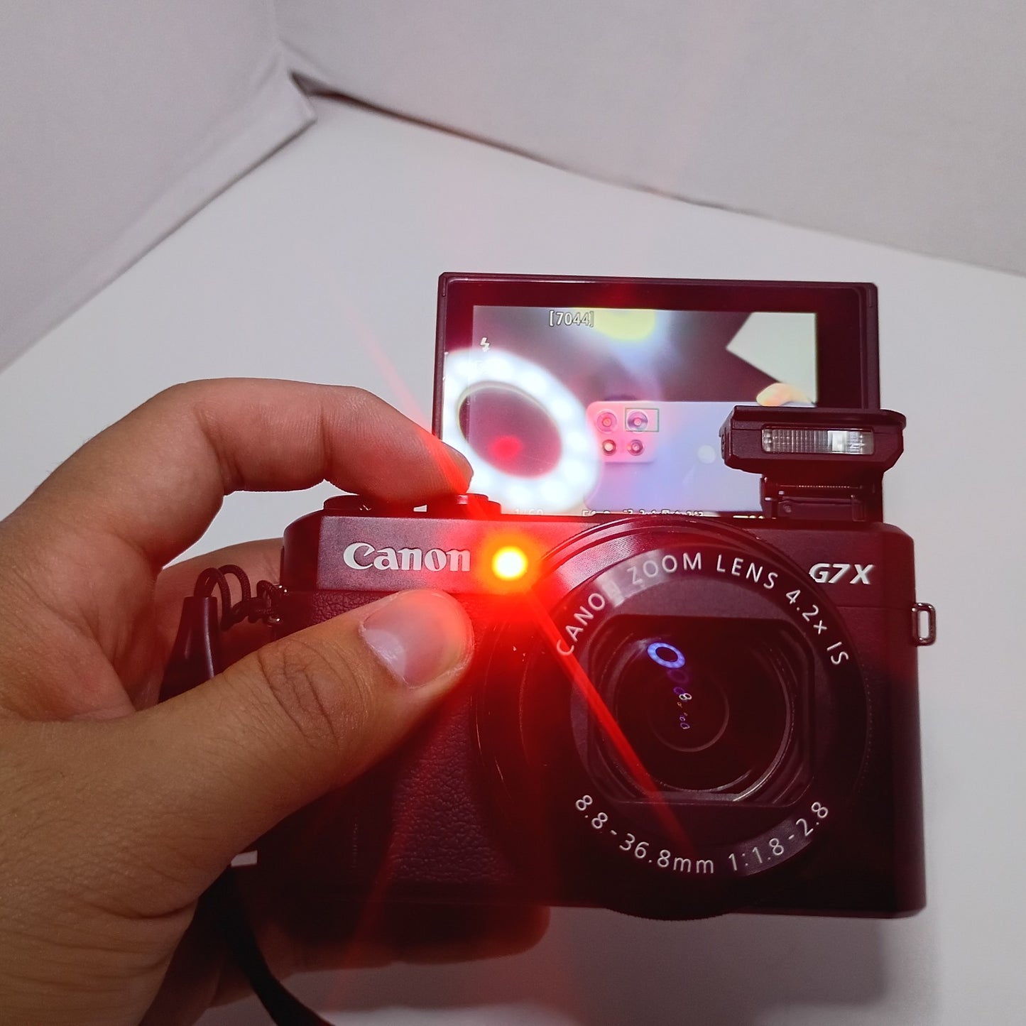 Canon PowerShot G7X Mark II Digital Camera with 3" Flip Screen