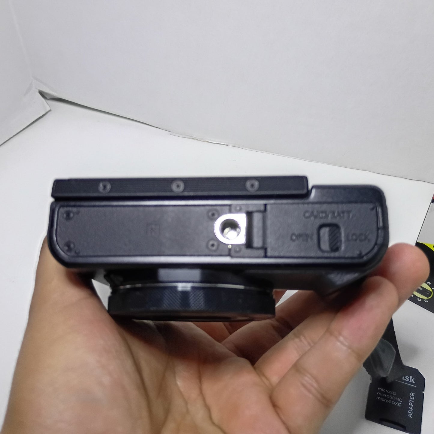 Canon PowerShot G7X Mark II Digital Camera with 3" Flip Screen