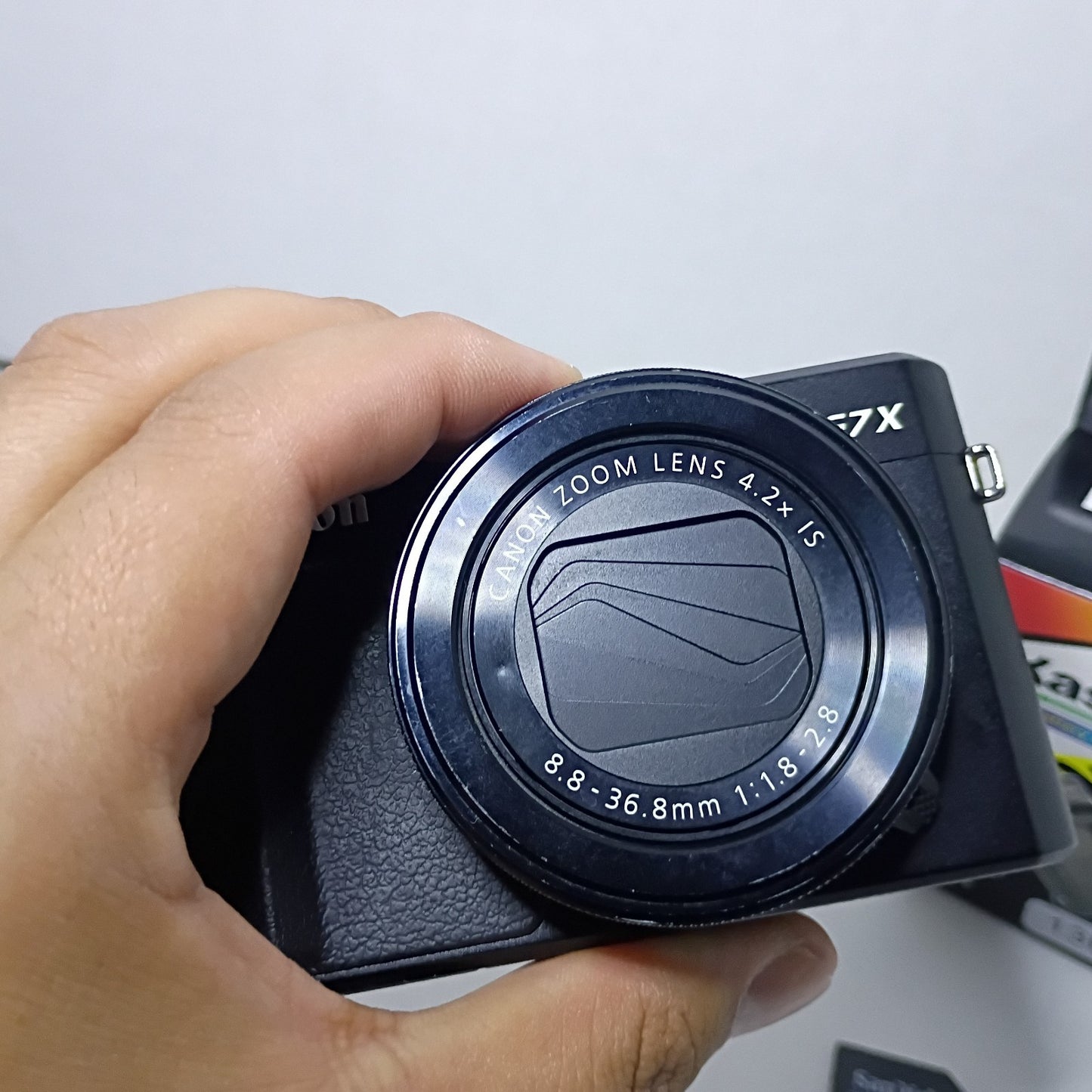 Canon PowerShot G7X Mark II Digital Camera with 3" Flip Screen