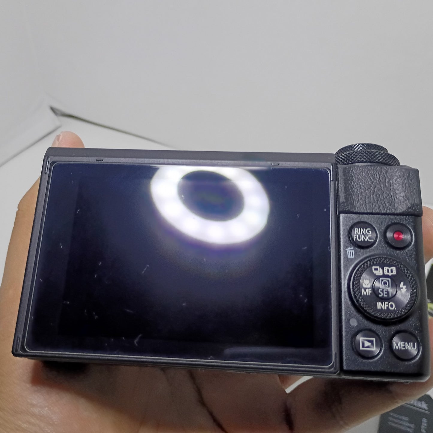 Canon PowerShot G7X Mark II Digital Camera with 3" Flip Screen