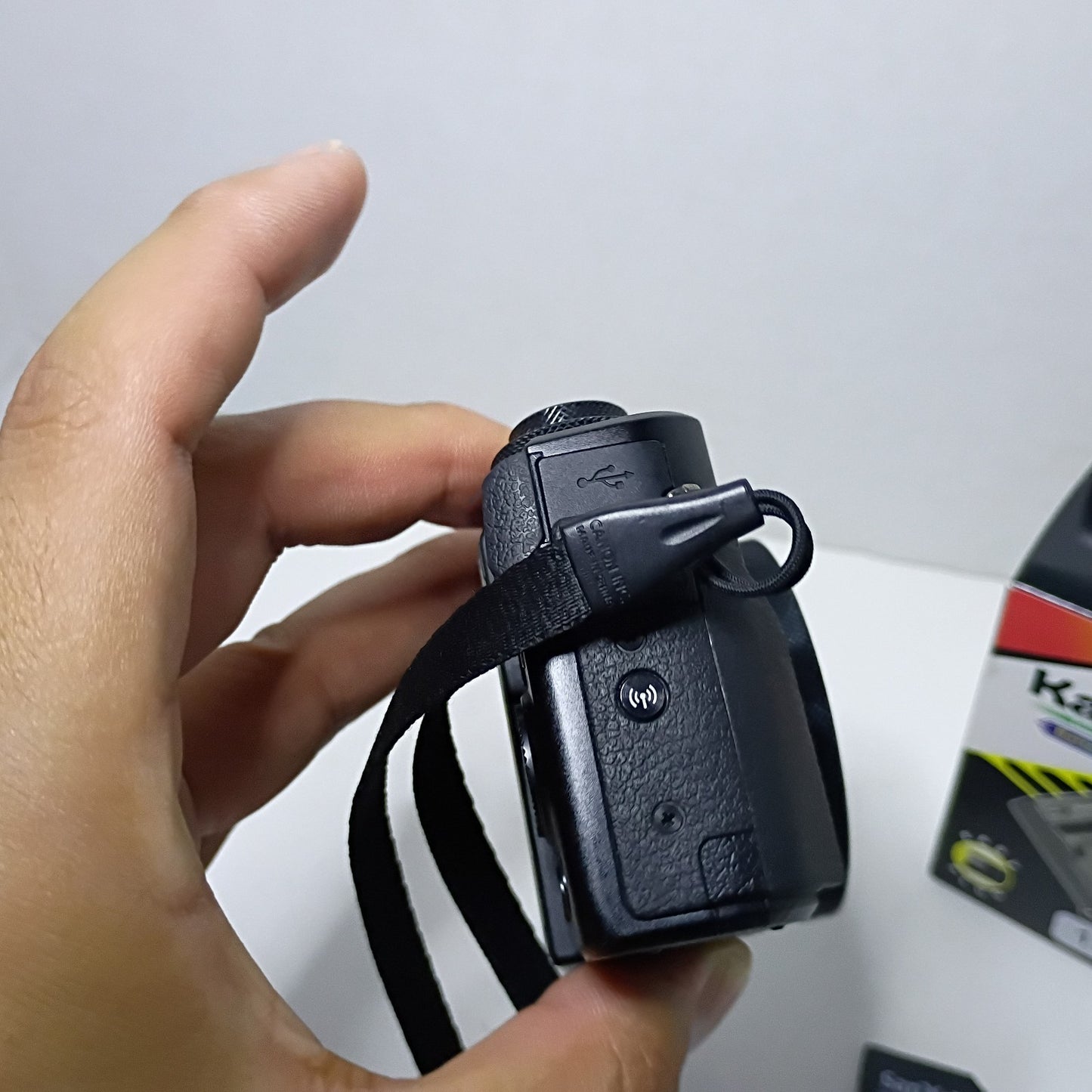 Canon PowerShot G7X Mark II Digital Camera with 3" Flip Screen