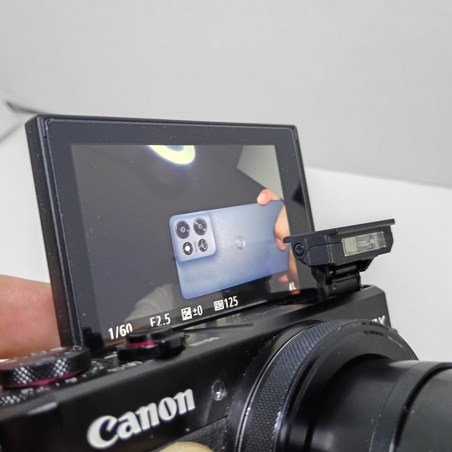Canon PowerShot G7X Mark II Digital Camera with 3" Flip Screen