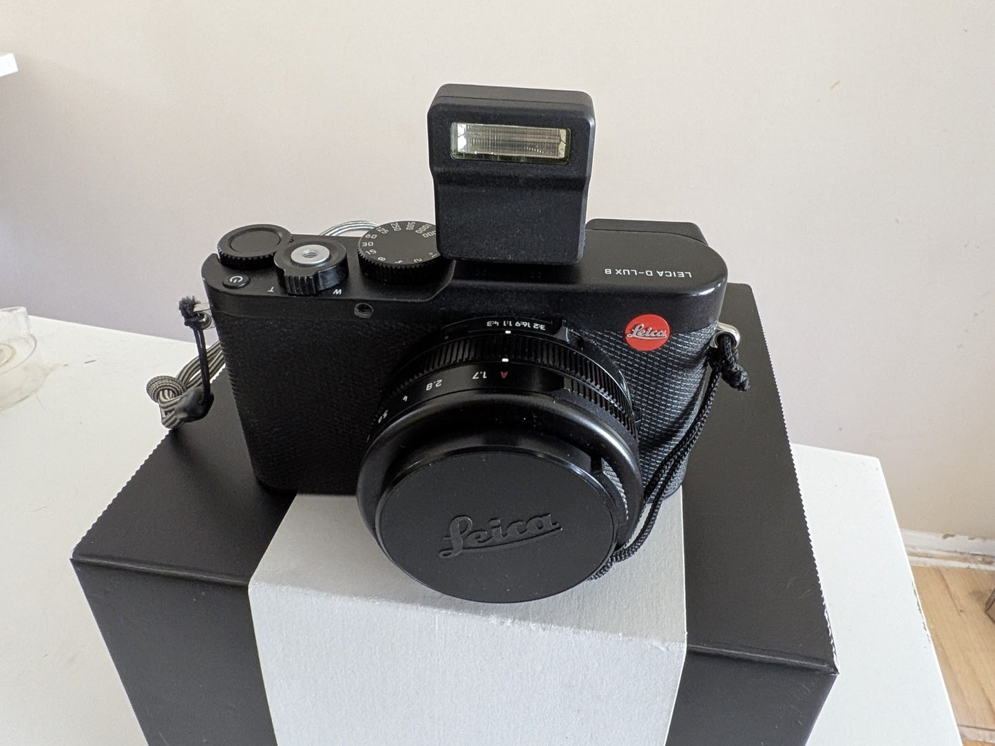 Leica D-Lux 8 - Near-New, Still in Warranty (Invoice Included)