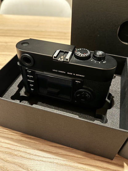 [NEAR MINT IN BOX ] Leica M8 Digital Rangefinder Camera Black 10.3MP CCD