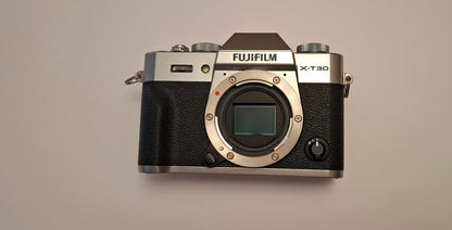 Fujifilm X- t30  SC  234!!  + Fujifilm 18-135mm Lens MINT CONDITION